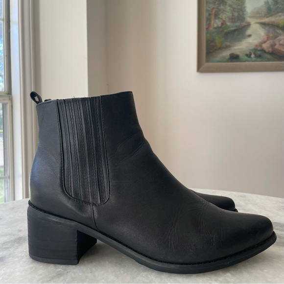 Blondo Elvina Booties - Picture 7 of 9